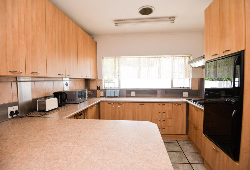 Spacious Menlyn Maine Villa, Pretoria, South Africa