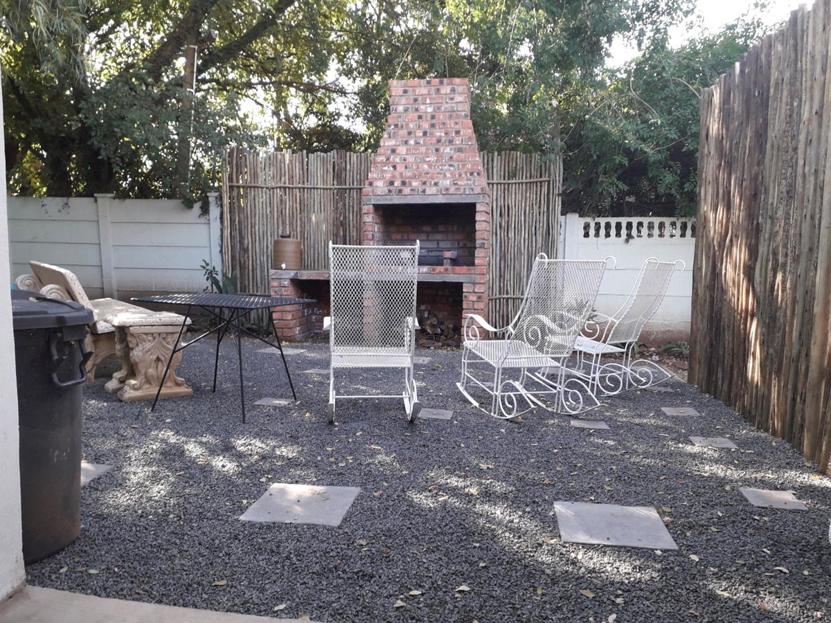 Hotel · Relax in Joy & Mignon for a bushveld Feeling, Bloemfontein