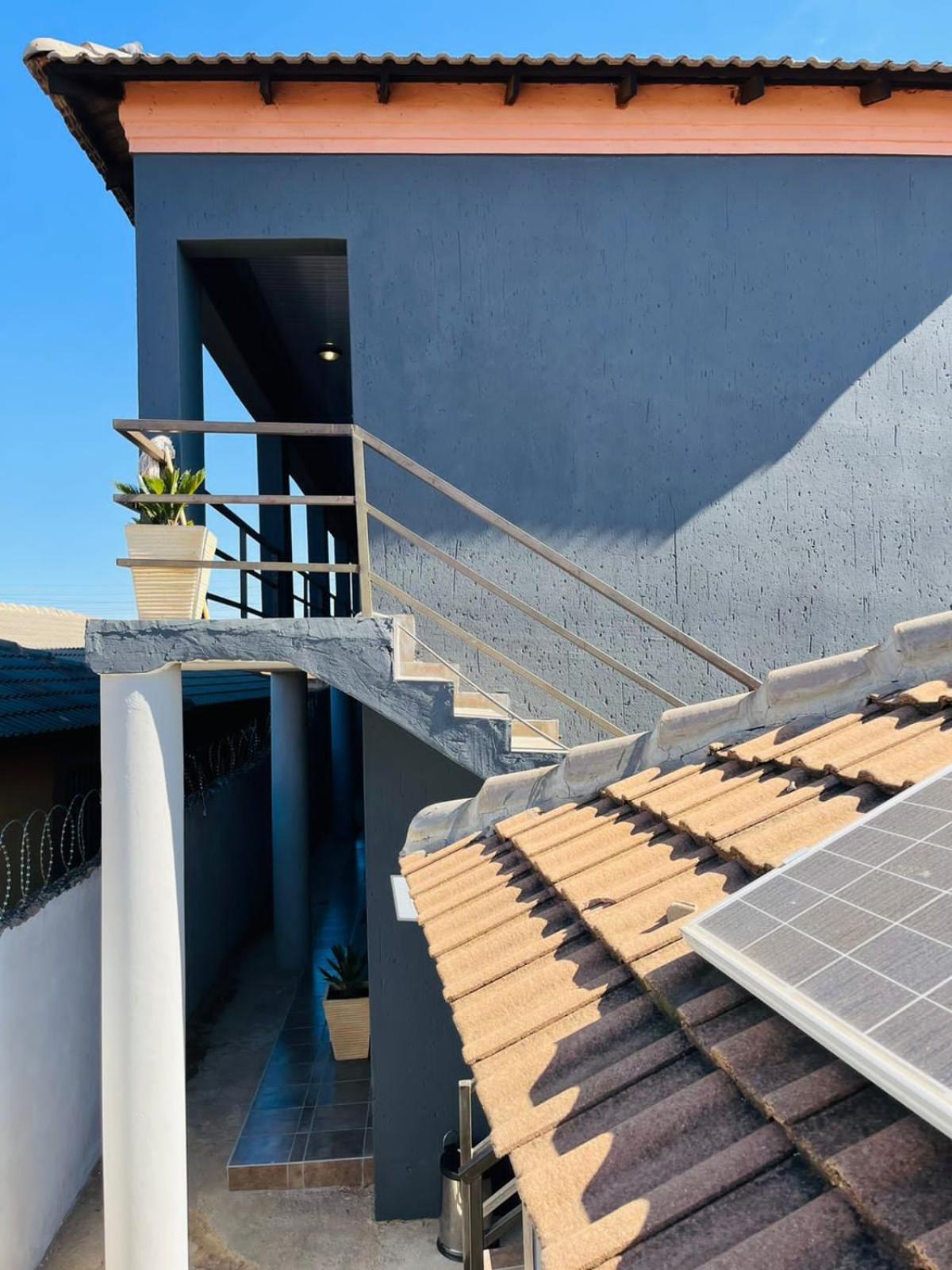 Hotel · Tshukudu Guesthouse, Soweto