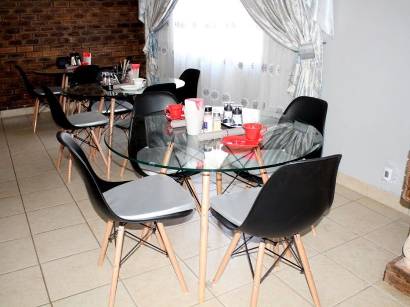 Comfort e Casa Lodge Near OR Tambo Airport, Kempton Park, South Africa