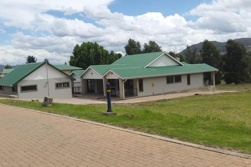 Hotel · 8sIndoor indoor pool4 bedroom villaGreat view and backup power, Clarens