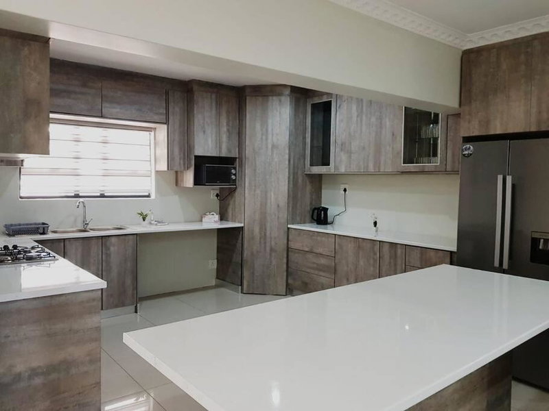 8sIndoor indoor pool4 bedroom villaGreat view and backup power, Clarens, South Africa
