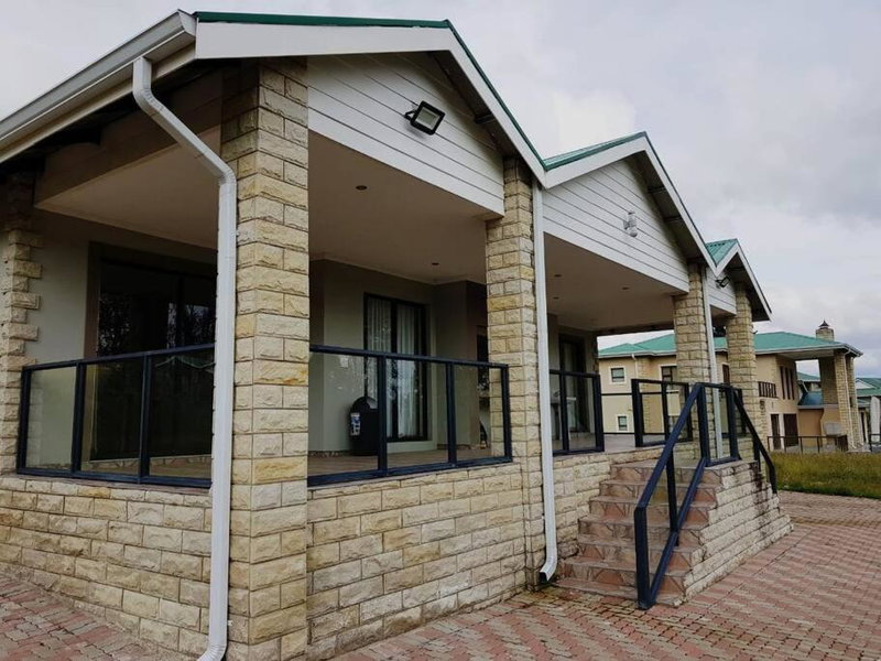 8sIndoor indoor pool4 bedroom villaGreat view and backup power, Clarens, South Africa