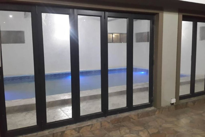 8sIndoor indoor pool4 bedroom villaGreat view and backup power, Clarens, South Africa