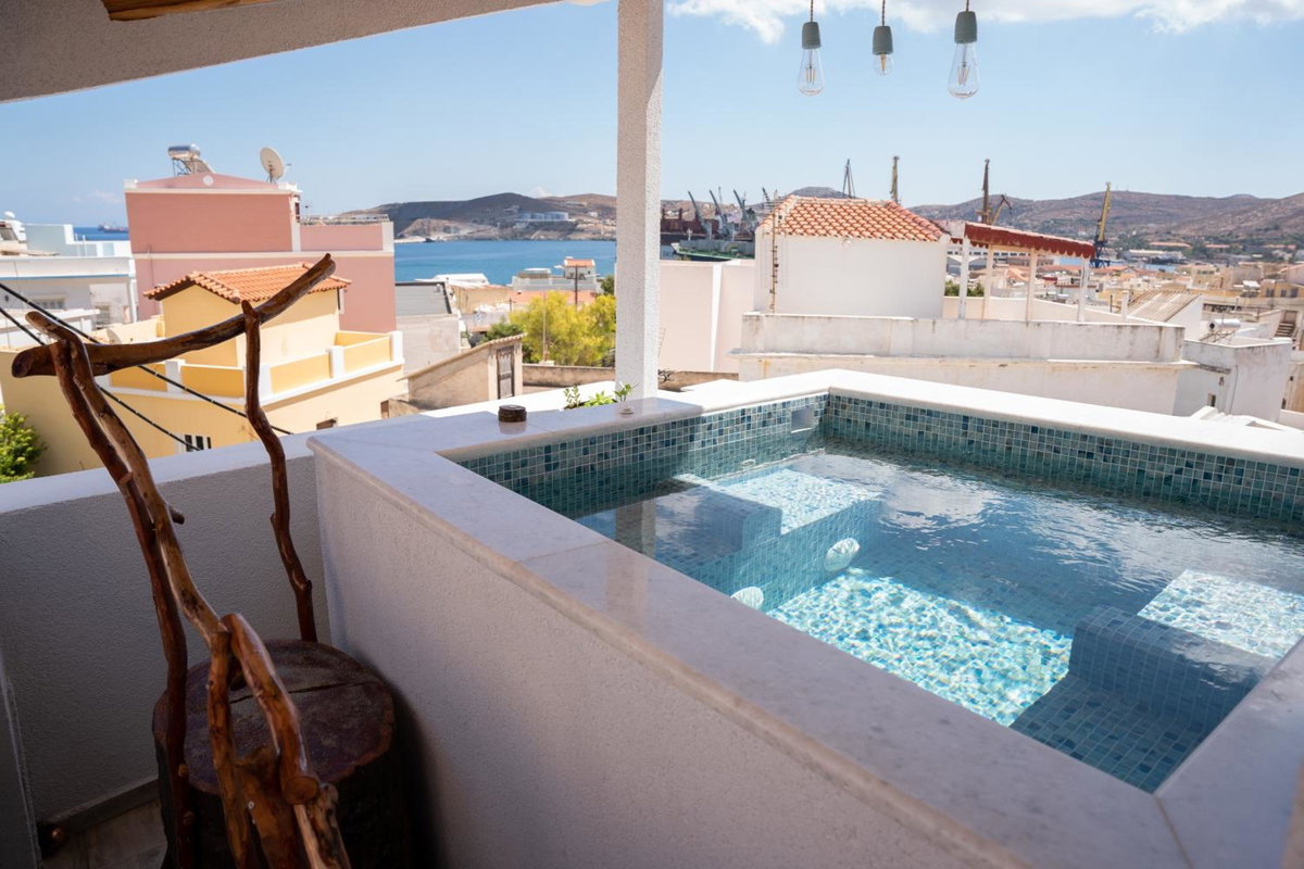 Onar Luxuries, Greece
