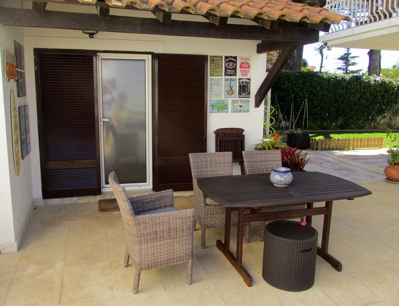 Go PT - Private challet with swimming pool and garden, Parede, Portugal