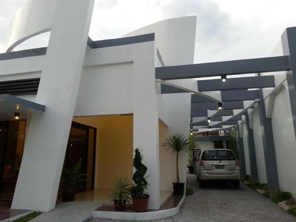Dolyn Suites, Philippines