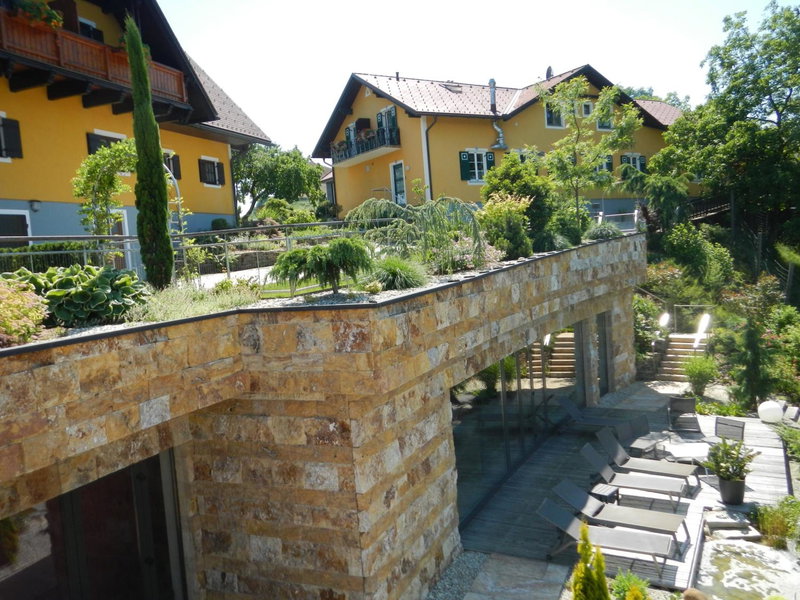 Weingut Essgut Schlafgut Sabathihof-Dillinger, Glanz an der Weinstraße, Austria