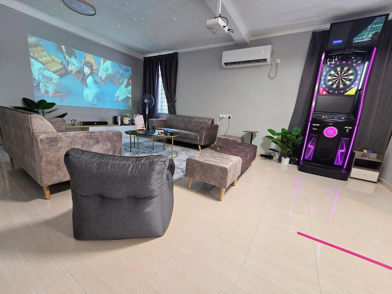 Comfy Tok Sira Home Kuantan 5 BR, Kuantan, Malaysia