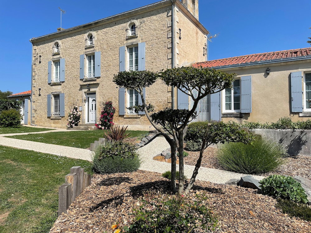 Hotel · Chambres d'hôtes le Tilleul, Saint-Hilaire-des-Loges