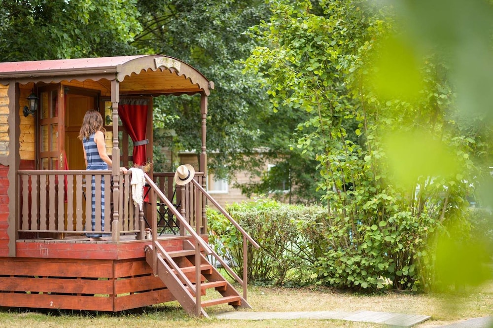 Hotel · Rives Nature Campsite, Sixt-sur-Aff