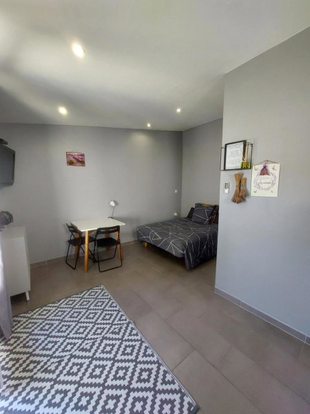 Studio meublé tout confort climatisé, Bollène, France