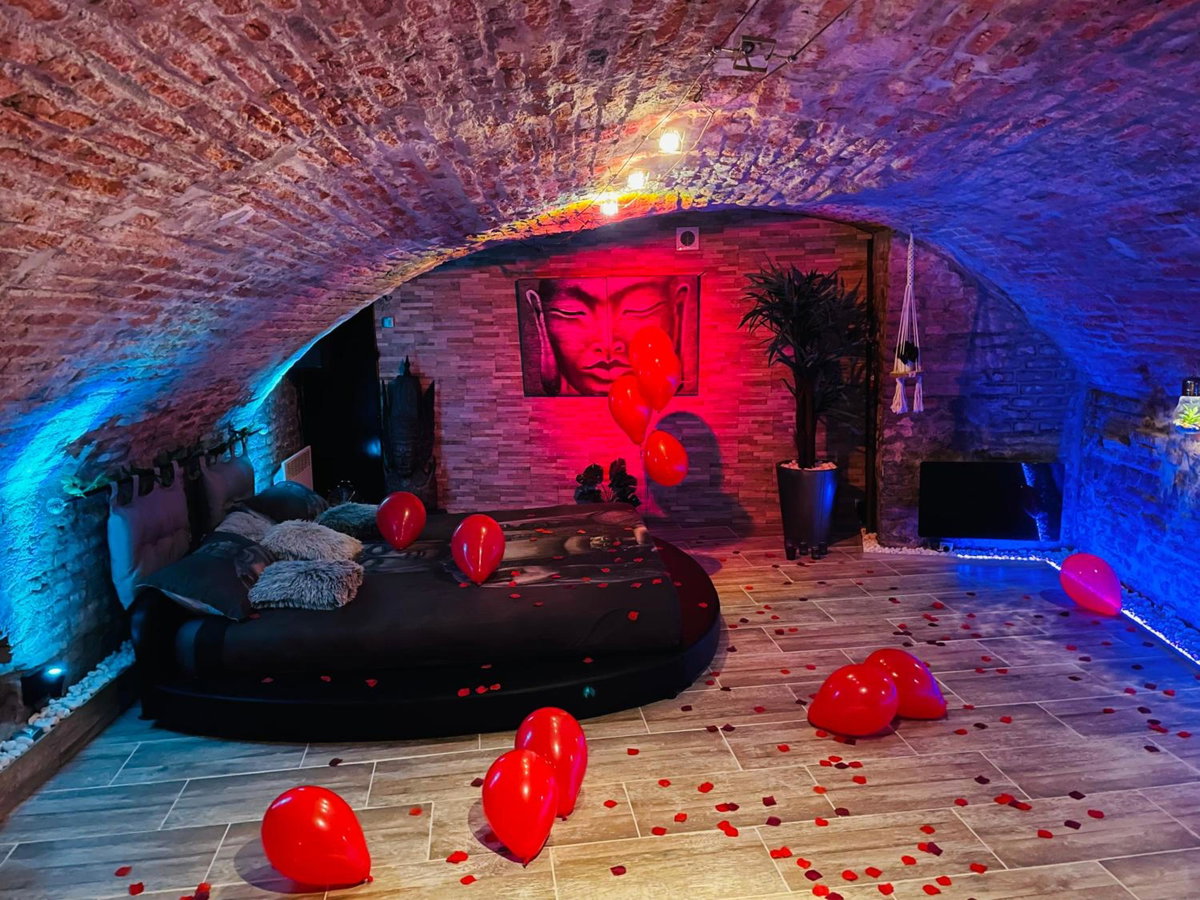 loveroom21, France