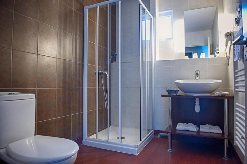 Logis Hôtel Le Bellevue, Les Roches-de-Condrieu, France