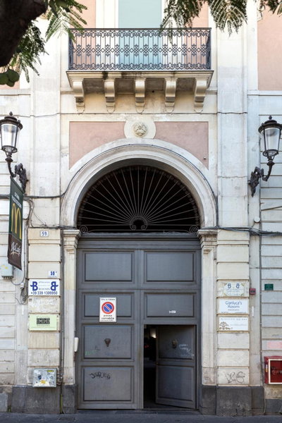 Da Gianni e Lucia Rooms with bathroom in the city center, Catania, Italy