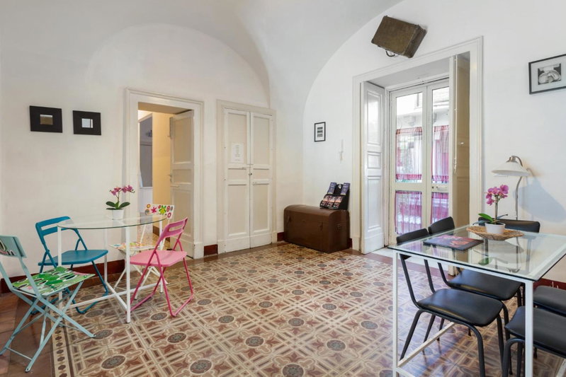 Da Gianni e Lucia Rooms with bathroom in the city center, Catania, Italy