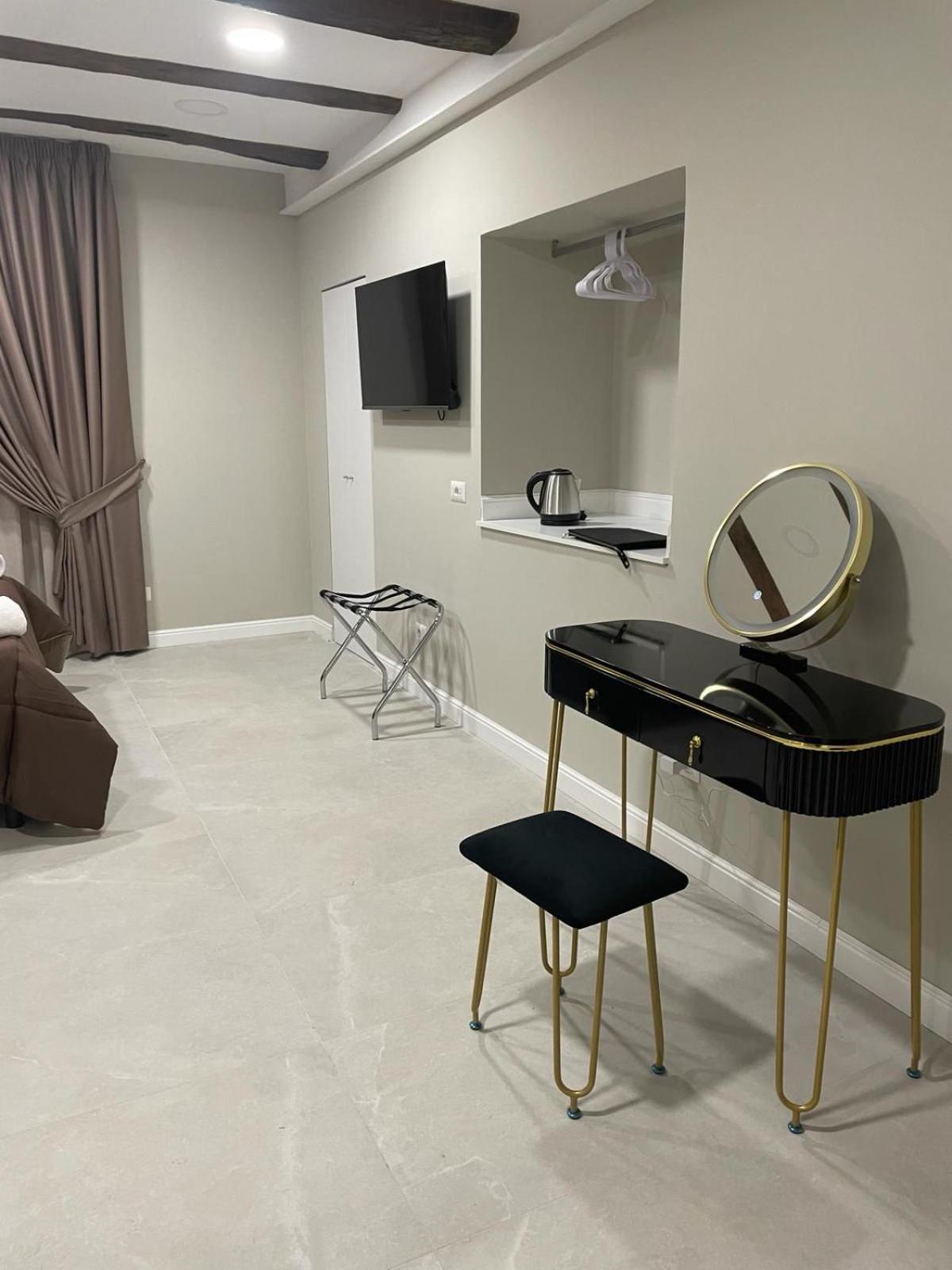 DIMORA DEL PLEBISCITO B&b, Italy
