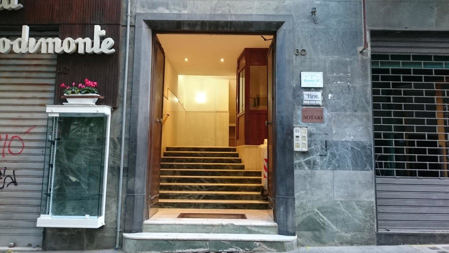 Guantai 30, Naples, Italy