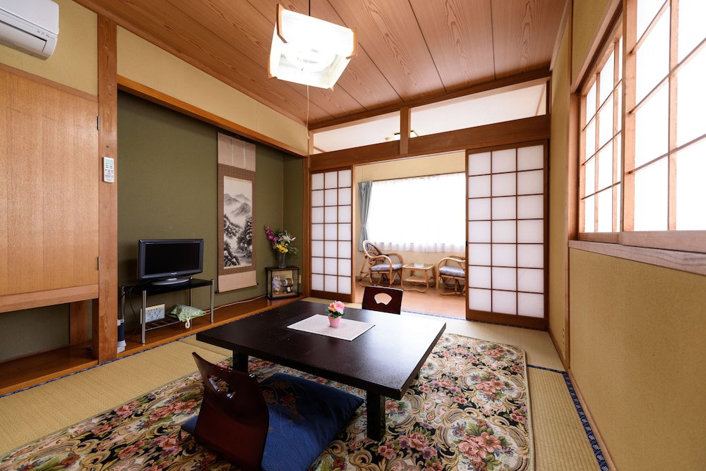 Yufuin Onsen Ryokan Jinnouchi, Japan
