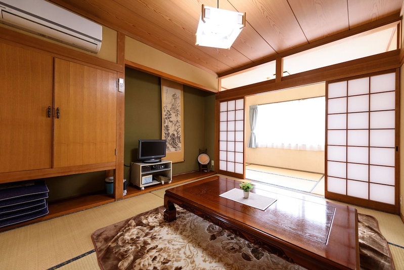 Yufuin Onsen Ryokan Jinnouchi, Yufu, Japan