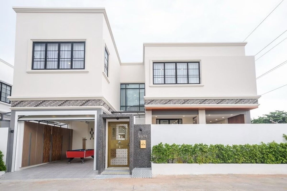 Hotel · Exquisite Pool Villa H, Pattaya