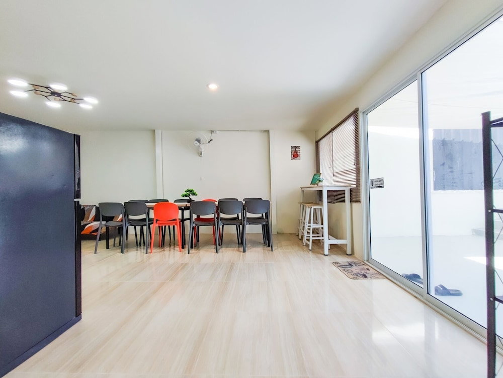 GAO Phala beachfront hostel & pool villa, Thailand