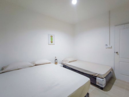 GAO Phala beachfront hostel & pool villa, Ban Chang, Thailand