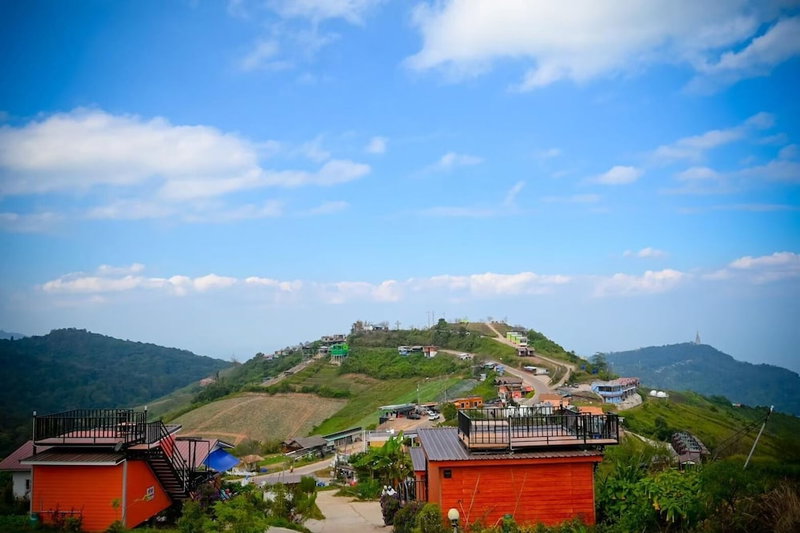 Rai Rak Doi Phutubberk, Lom Kao, Thailand