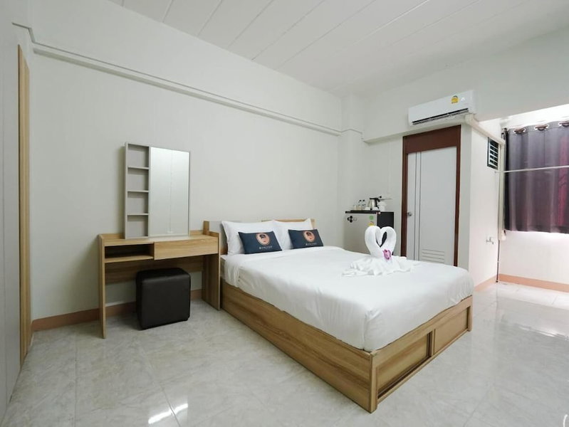 RoomQuest SPS Hotel and Residence, Khlong Luang, Thailand