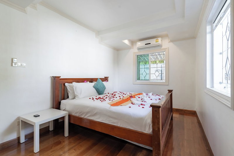 Luxurious 5-bedroom Pool Villa in Heart of Patong, Phuket, Patong, Thailand