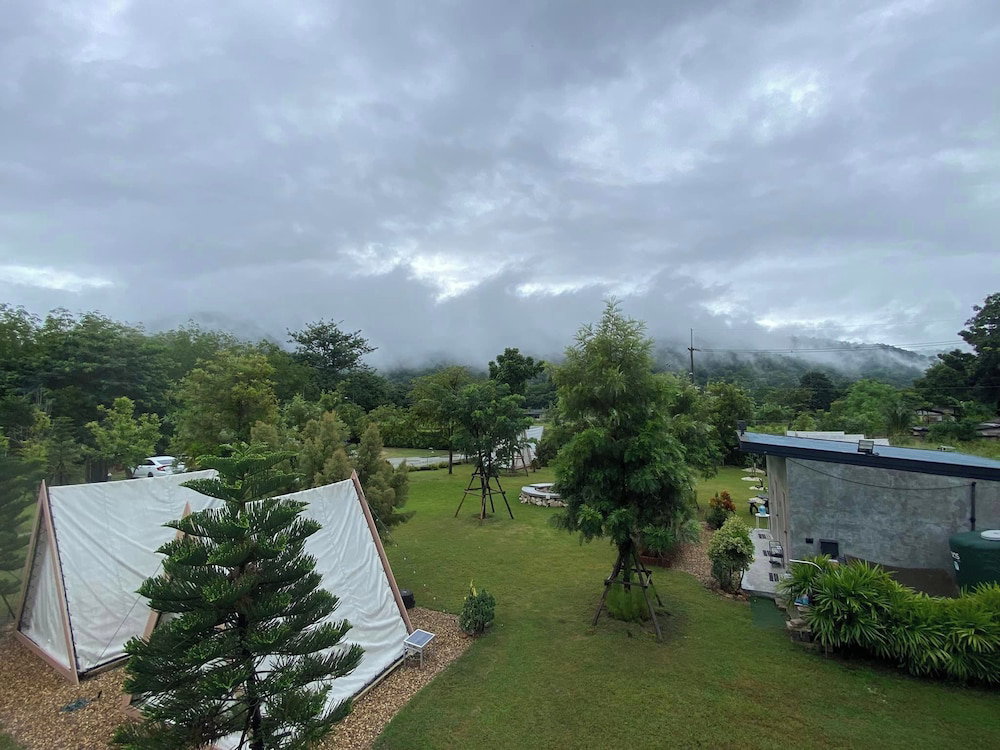 Hotel · Take Time Nature Resort, Si Racha