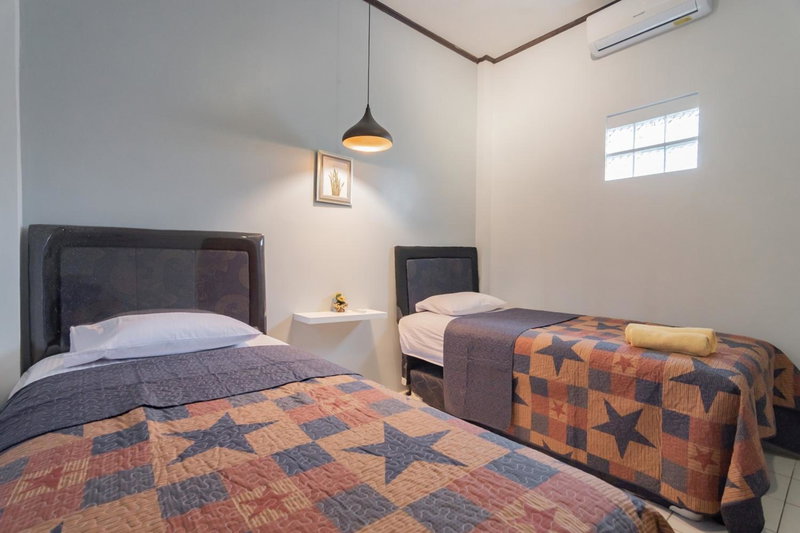 Lembur Kiwari Setra Duta Mitra RedDoorz, Bandung, Indonesia