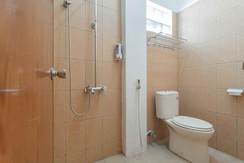 Lembur Kiwari Setra Duta Mitra RedDoorz, Bandung, Indonesia