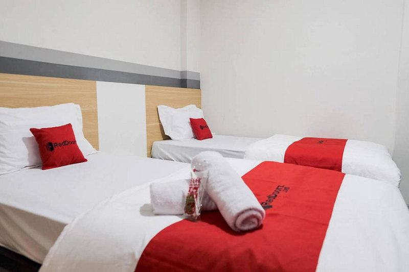 RedDoorz Plus near Taman Anggrek Mall, Jakarta, Indonesia