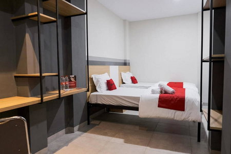 RedDoorz Plus near Taman Anggrek Mall, Jakarta, Indonesia