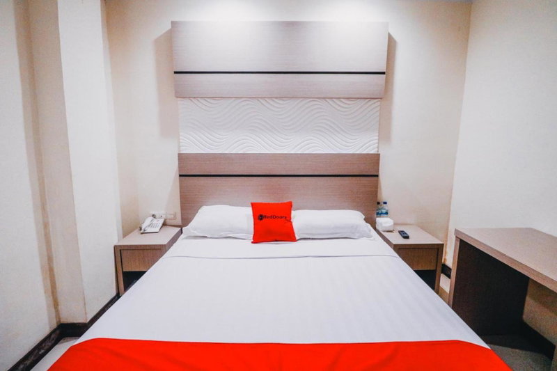 Reddoorz Plus near Makassar Town Square, Makassar, Indonesia