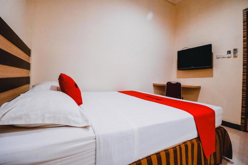 Reddoorz Plus near Makassar Town Square, Makassar, Indonesia
