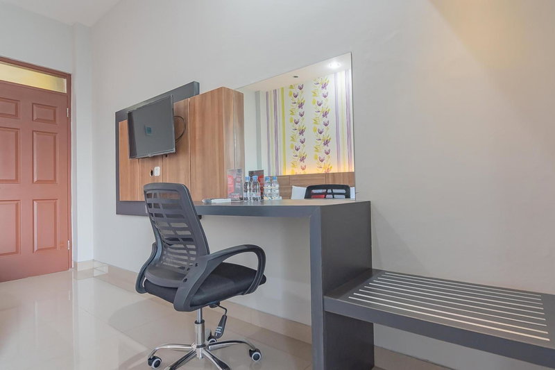 RedDoorz Plus near Taman Budaya Samarinda, Samarinda, Indonesia