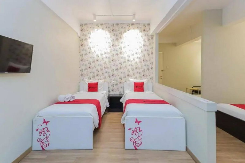 RedDoorz Plus at Riverside Malang, Malang, Indonesia