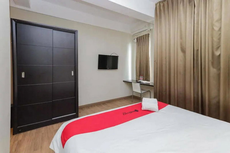 RedDoorz Plus at Riverside Malang, Malang, Indonesia