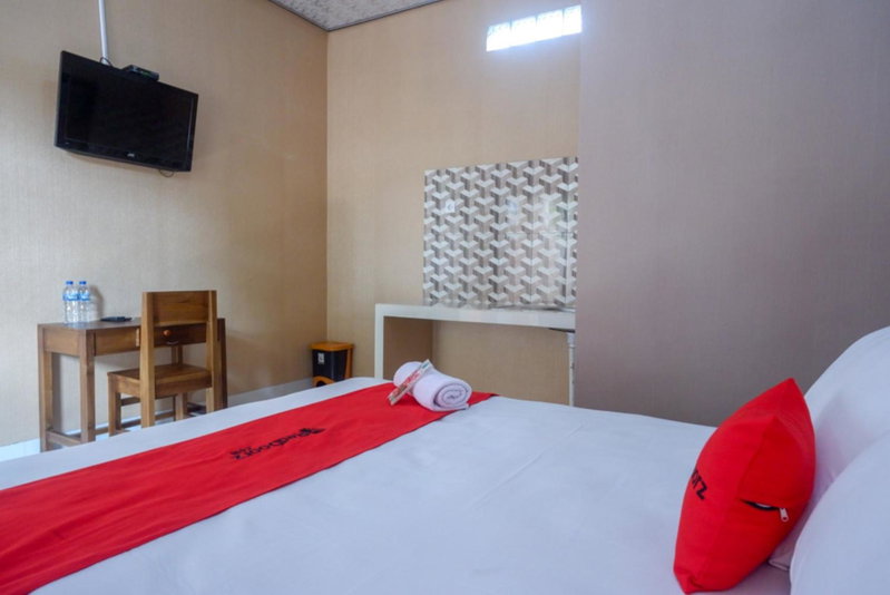RedDoorz Syariah near Stasiun Gumilir Cilacap, Gumilir, Indonesia