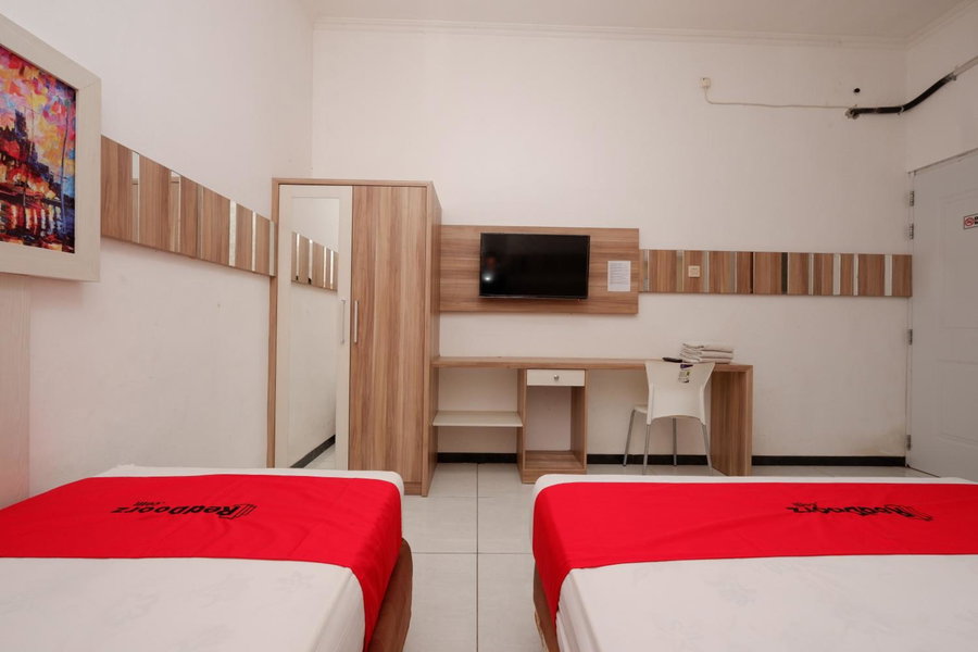 RedDoorz near Plaza Simpang Lima, Semarang, Indonesia