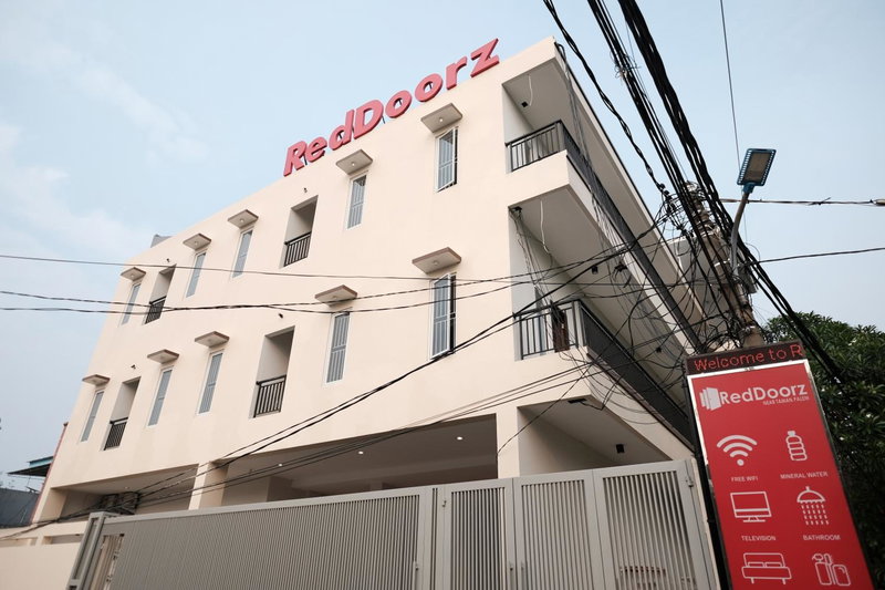 RedDoorz near Taman Palem, Jakarta, Indonesia