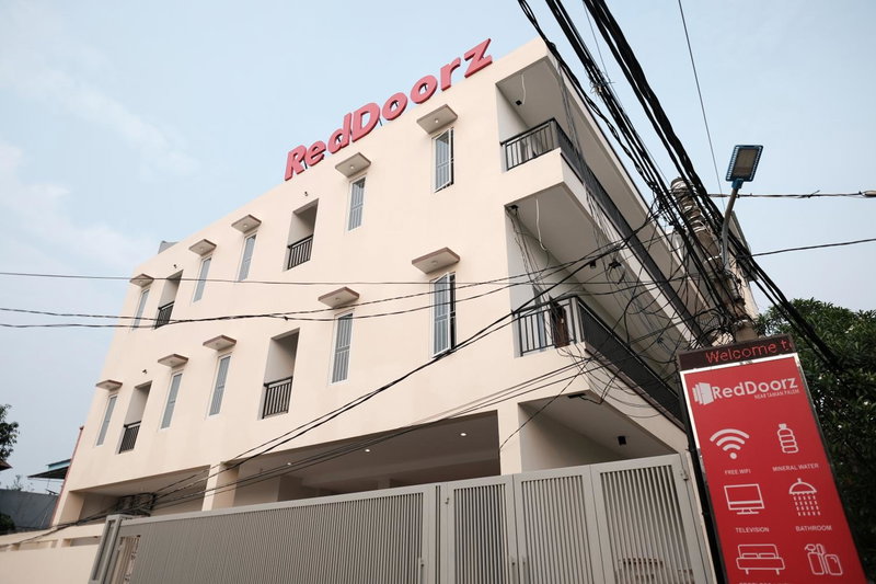 RedDoorz near Taman Palem, Jakarta, Indonesia