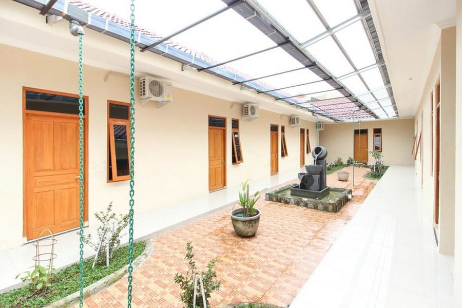 RedDoorz near Sheikh Zayed Surakarta, Solo, Indonesia