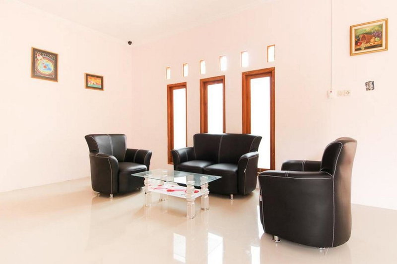 RedDoorz near Sheikh Zayed Surakarta, Solo, Indonesia