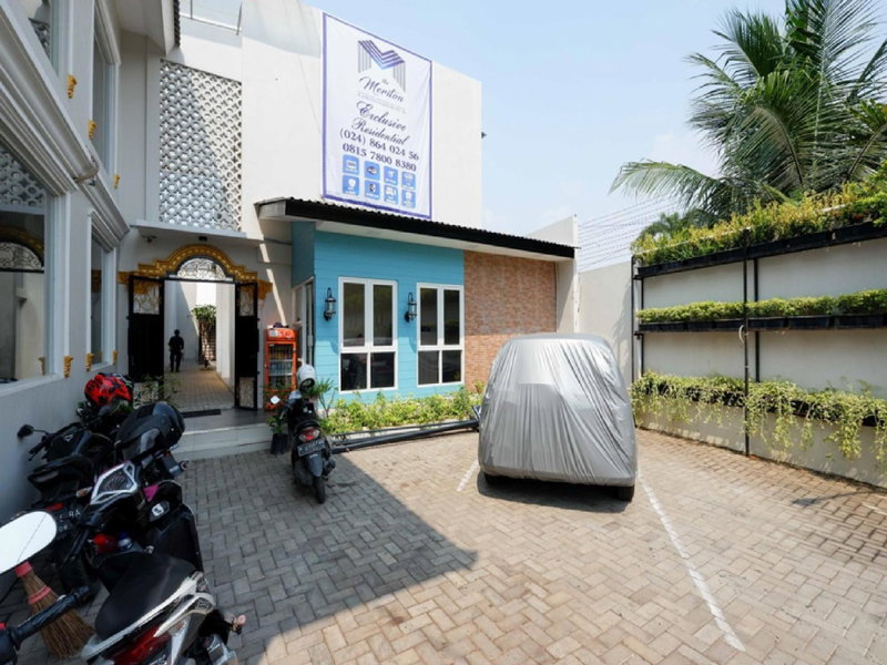 RedDoorz Plus near Paragon Mall Semarang, Semarang, Indonesia