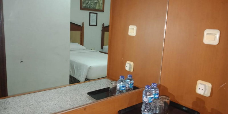 Hotel Yehezkiel Surapati Mitra RedDoorz, Bandung, Indonesia
