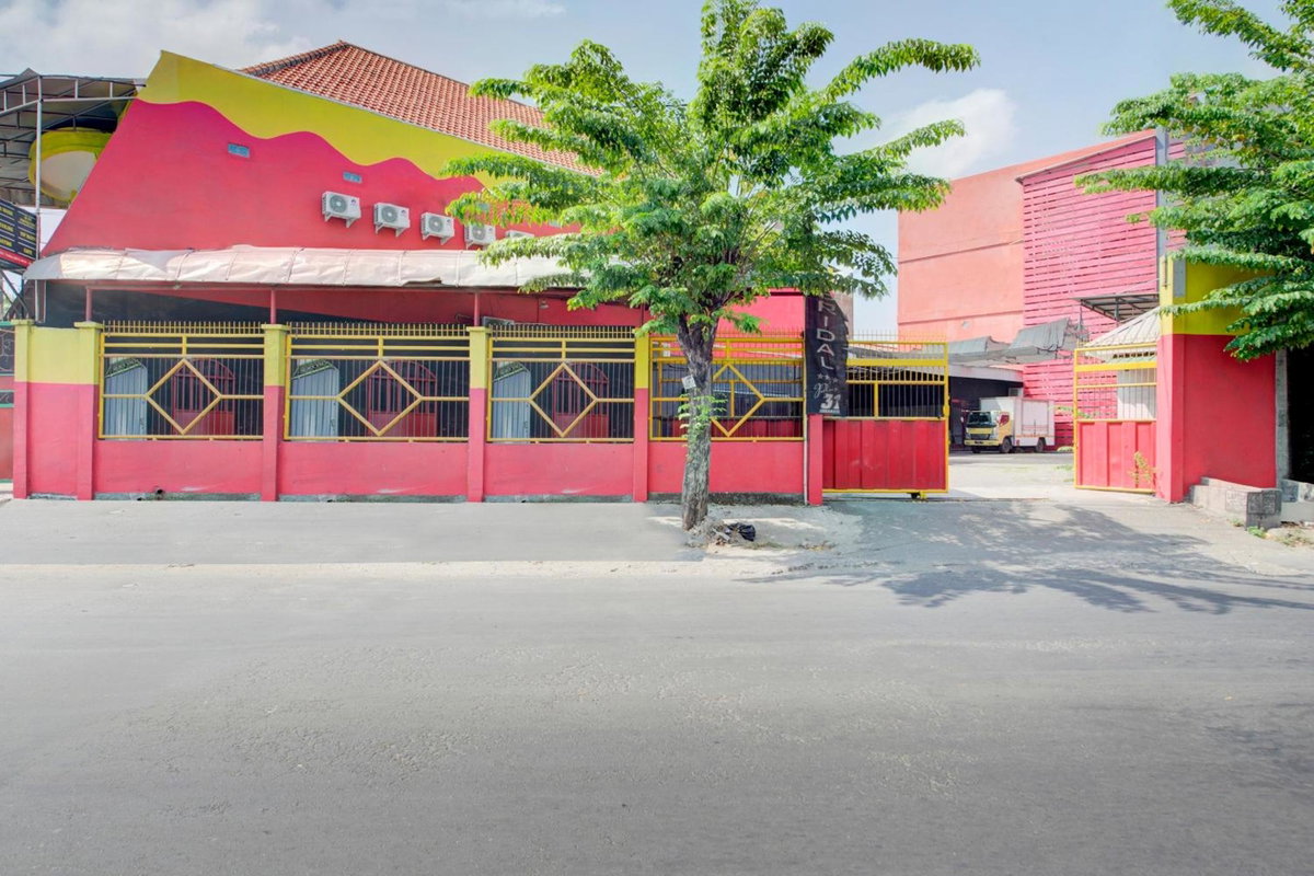 Hotel · Capital O 3198 Sukomanunggal Inn, Surabaya