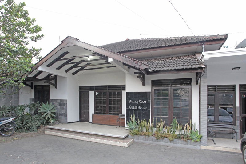 RedDoorz @ Soekarno Hatta 2, Malang, Indonesia